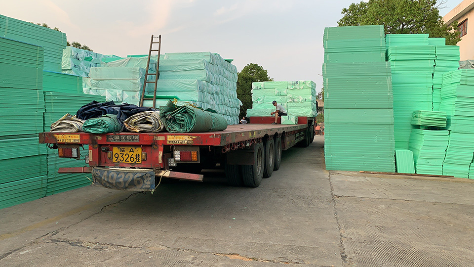 長沙擠塑板裝車中